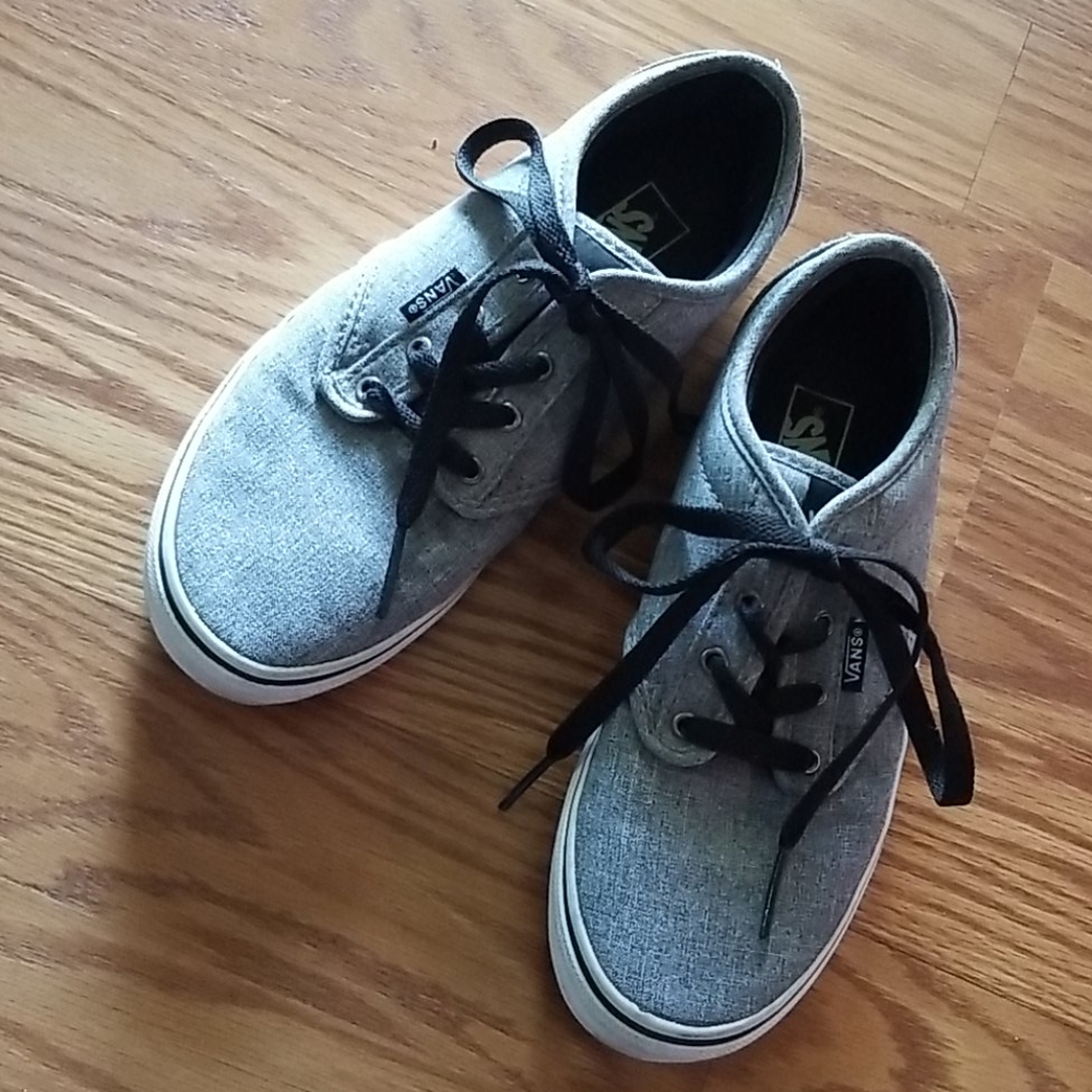 Van's‎ off the wall youth size 4